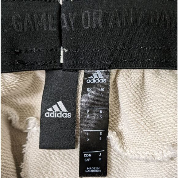 adidas Kids Short Size S please see measurements 👇 - Picture 2 of 4